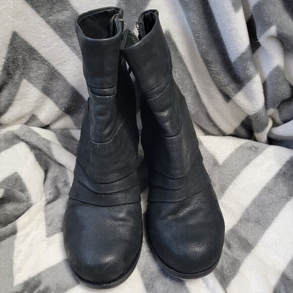 Vince Camuto Black Belta Leather Chunky Heel Bootie Size 8 - Picture 2 of 6